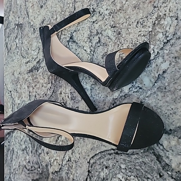 4 Pairs of Heels - Picture 16 of 16